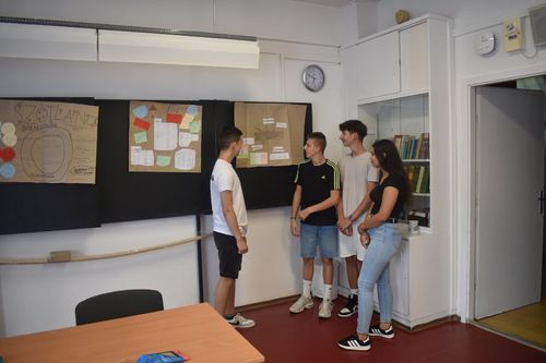 A tanulók bemutatják az elkészült  projekt feladatokat