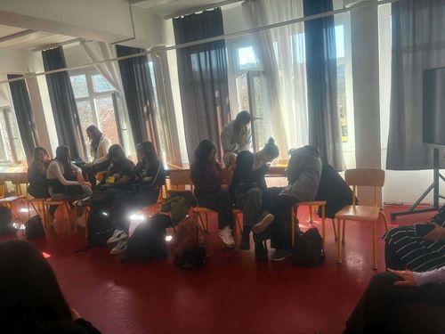 Előadás a csoport tagjainak