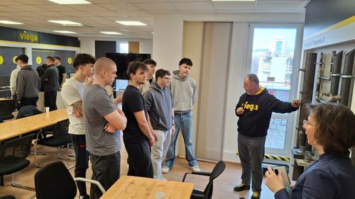 Előadás a csoport tagjainak