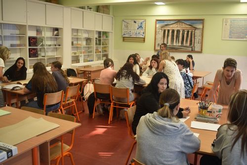 A tanulók a  projekt feladat elkészítésével foglalkoznak
