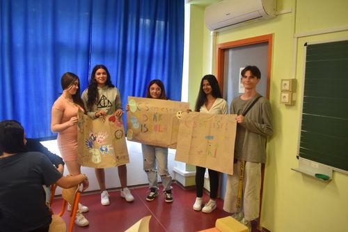 A tanulók bemutatják az elkészült  projekt feladatokat