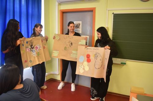 A tanulók bemutatják az elkészült  projekt feladatokat