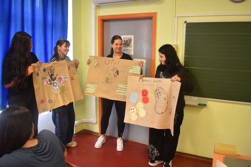 A tanulók bemutatják az elkészült  projekt feladatokat