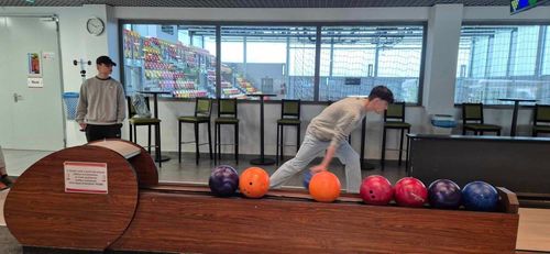 bowling golyó gurítás