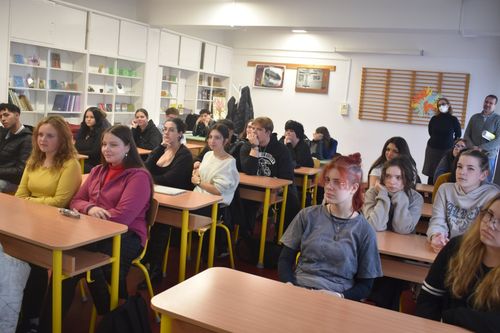 Előadás a csoport tagjainak