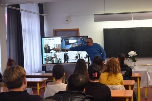 Előadás a csoport tagjainak