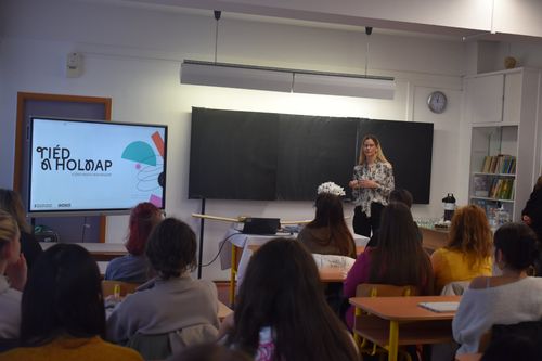 Előadás a csoport tagjainak